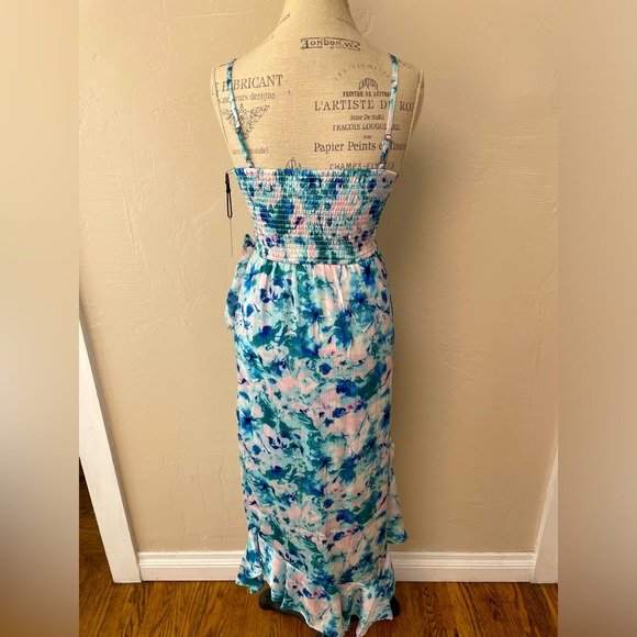 4/$20 BNWT Pretty Dress with Flirty Ruffles - Picture 2 of 7